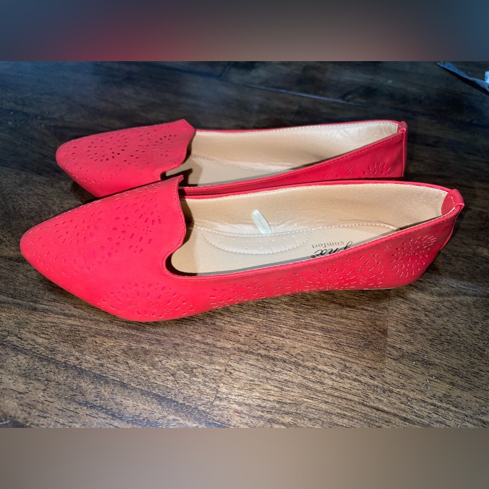 IYNX Pointed toe Flats size 9 Red/Orange Blood Orange, like new used